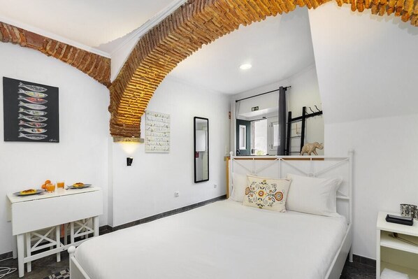 WiFi, bed sheets