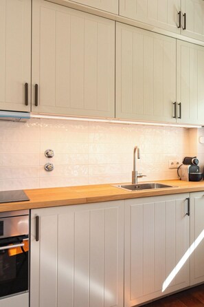 Oven, stovetop, coffee/tea maker, toaster