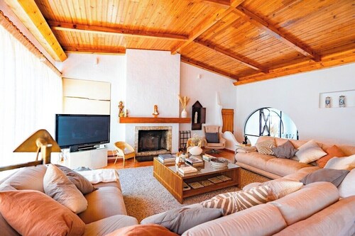 Family Paradise: Exquisite Retreat for Holidays