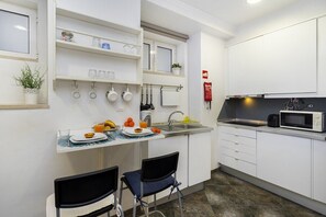 Micro-ondes, plaque de cuisson, cafetière/bouilloire