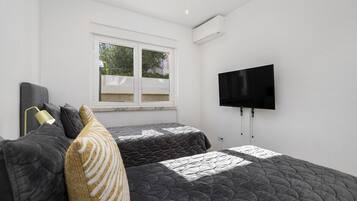 2 عدّة غرف نوم وواي فاي وملاءات أسرّة