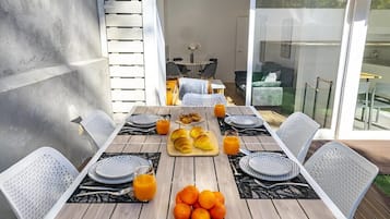 تناول الطعام بالخارج