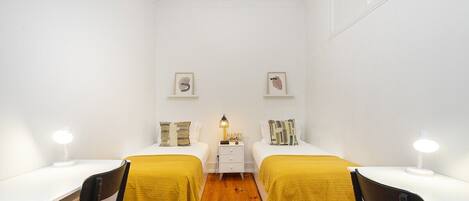 1 dormitori, planxa i posts de planxar i wifi