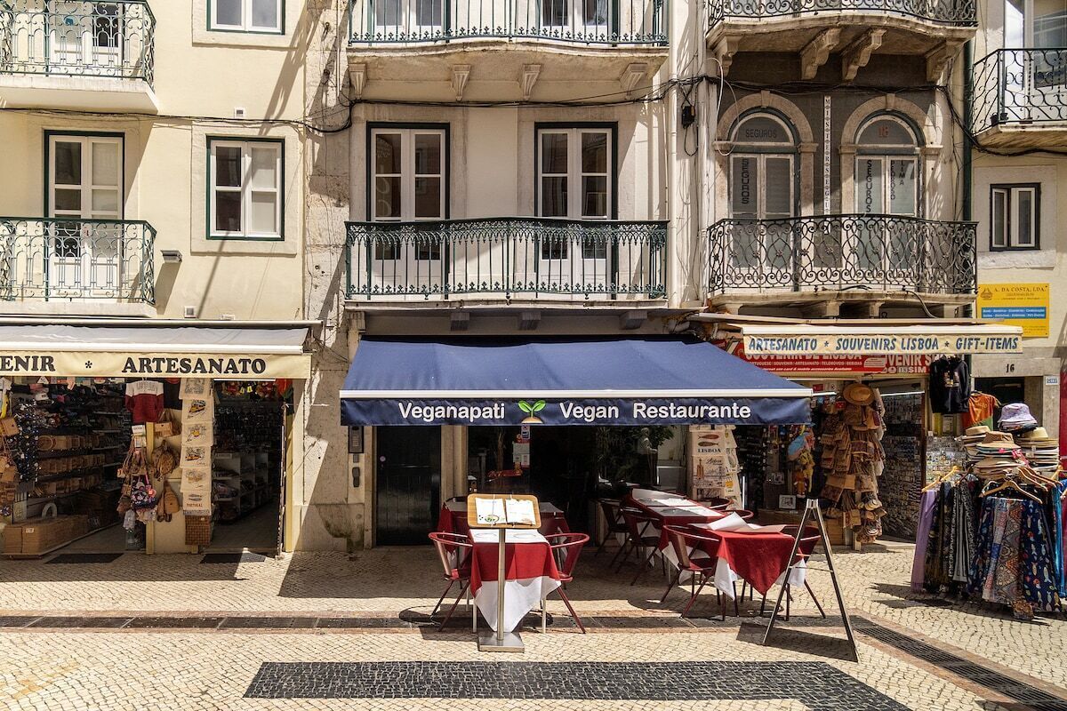 تناول الطعام بالخارج