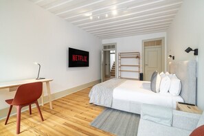 2 bedrooms, iron/ironing board, WiFi, bed sheets - Lisbon's Heartbeat: Your Premier Airbnb 4Explorers (Lisboa)