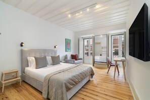 10 bedrooms, iron/ironing board, WiFi, bed sheets