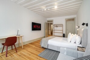 10 bedrooms, iron/ironing board, WiFi, bed sheets