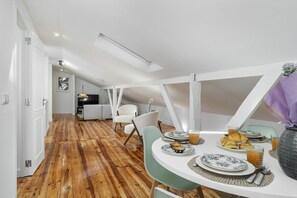 Dining - Modern Flat, Near Tagus Perfect For Weekday Stays (Lisboa)