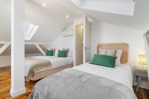 2 bedrooms, WiFi - Modern Flat, Near Tagus Perfect For Weekday Stays (Lisboa)