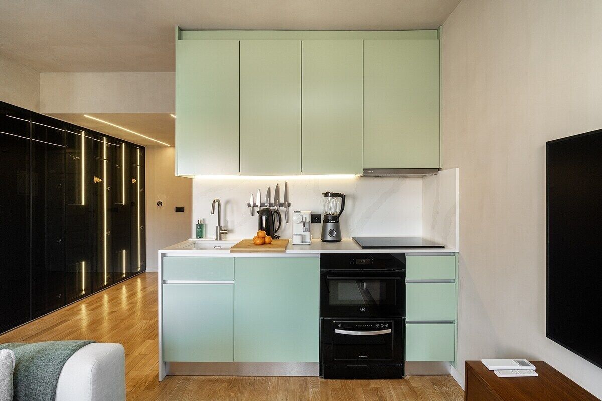 Microwave, oven, stovetop, coffee/tea maker