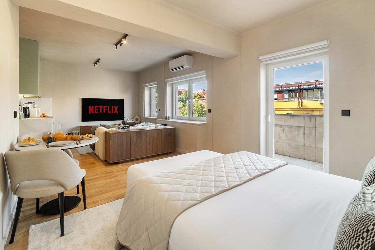 1 dormitori, planxa i posts de planxar, wifi i roba de llit 