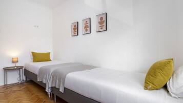 3 slaapkamers, een strijkplank/strijkijzer, wifi, beddengoed