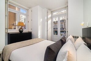 2 habitaciones, tabla de planchar con plancha, wifi y ropa de cama 