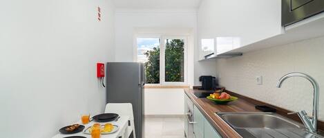 Fridge, microwave, oven, stovetop