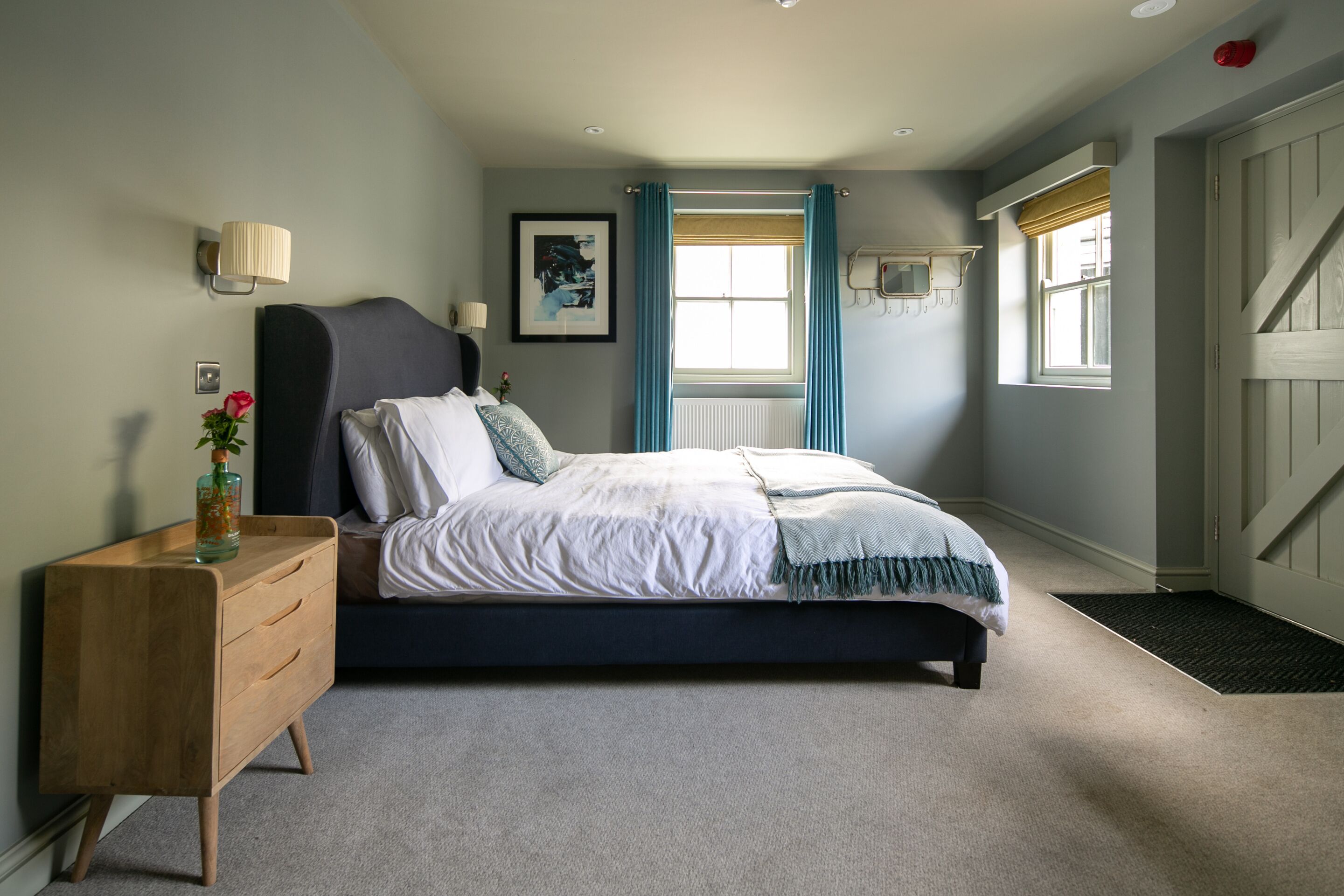 Double Room, Ensuite | Free minibar, in-room safe, desk, blackout drapes