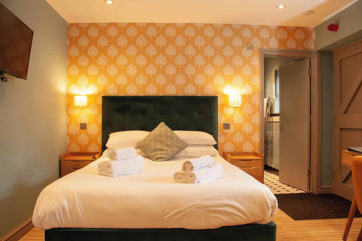 Standard Double Room, Garden View | In-room safe, desk, blackout curtains, iron/ironing board