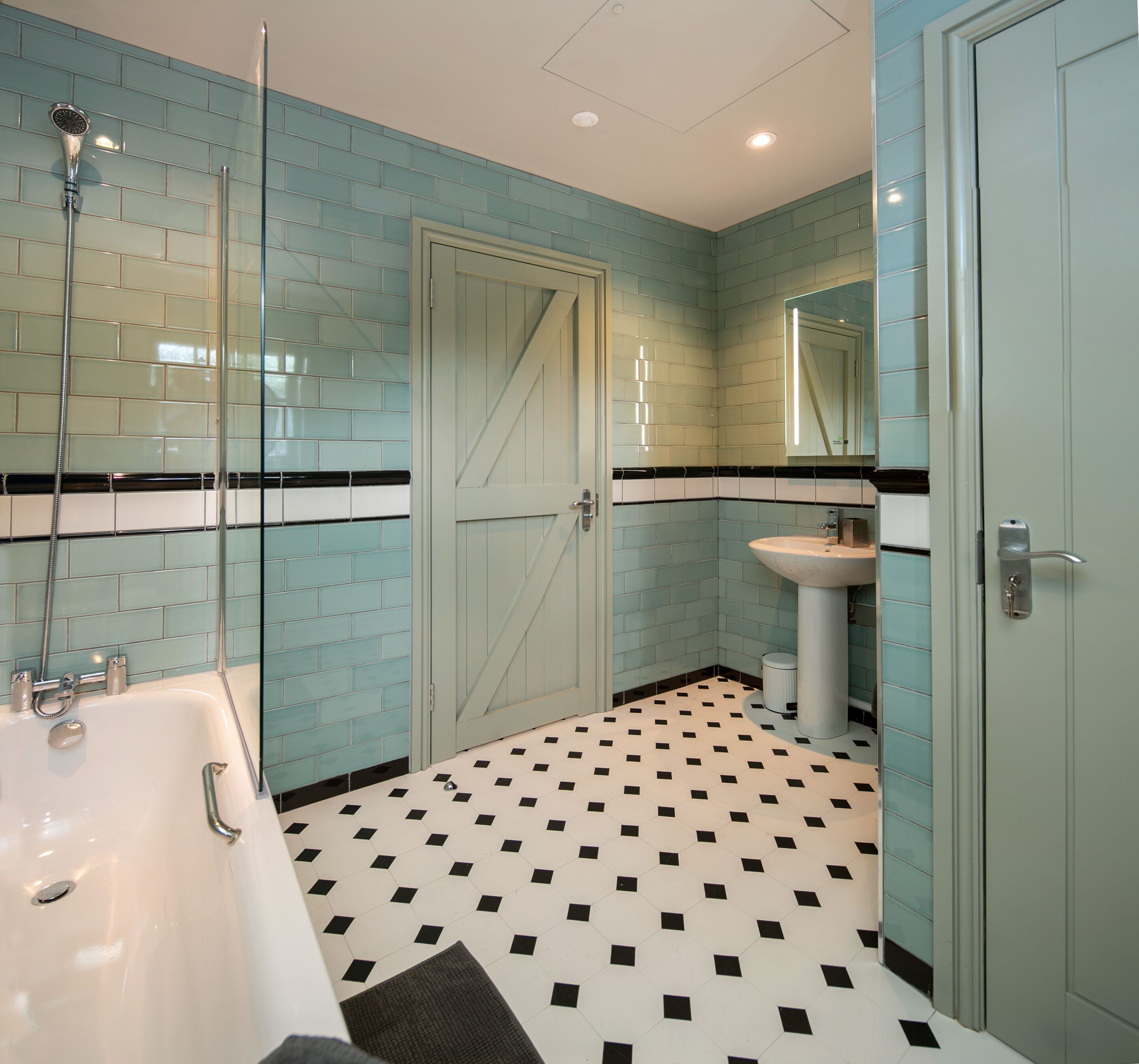 Quarto quádruplo, suíte | Banheiro | Secador de cabelo 