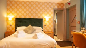 Standard Double Room, Garden View | Free minibar, in-room safe, desk, blackout drapes
