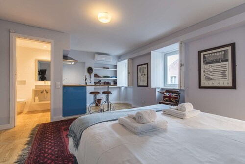 Unique Design: Charming 4-suite House in Lapa