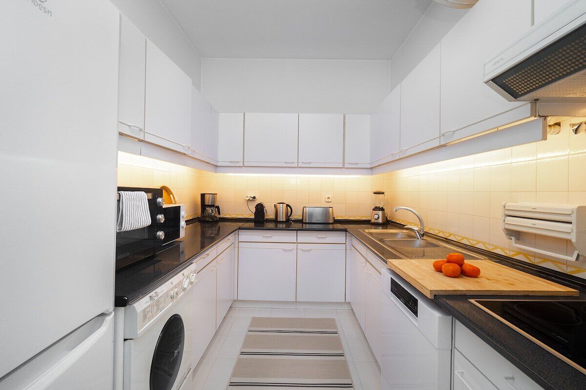 Geladeira, micro-ondas, fogão, cooktop