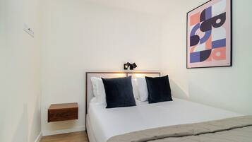 1 slaapkamer, een strijkplank/strijkijzer, wifi, beddengoed