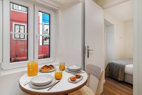 Explore Lisbon from a Cozy Base in Alfama