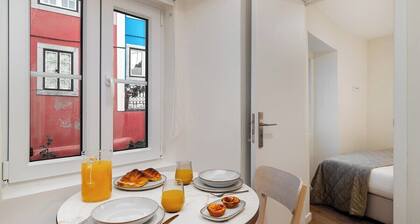 Explore Lisbon from a Cozy Base in Alfama