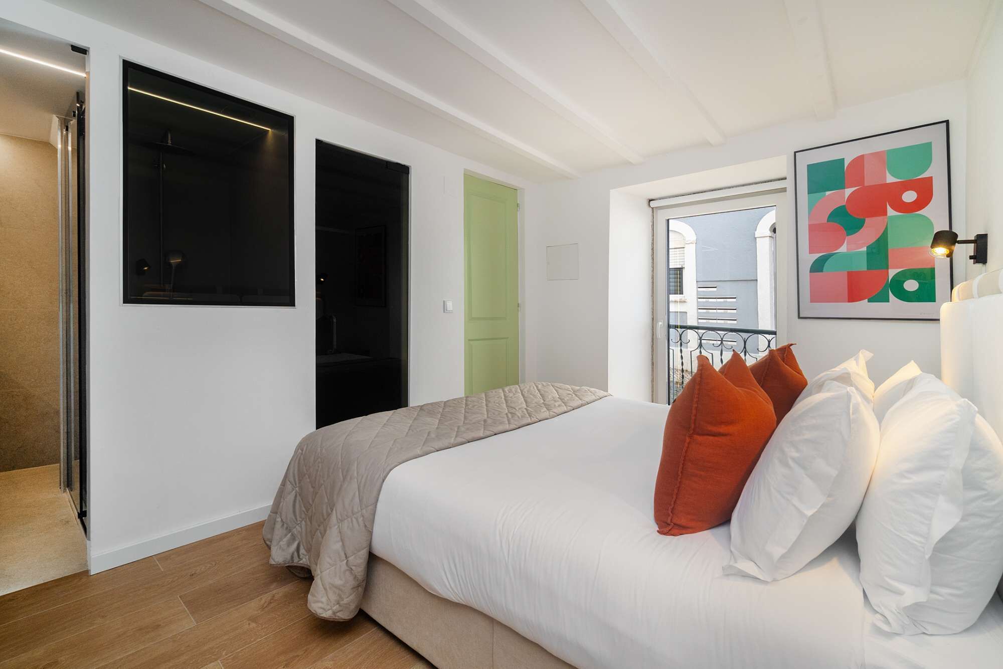 Iron/ironing board, WiFi, bed sheets