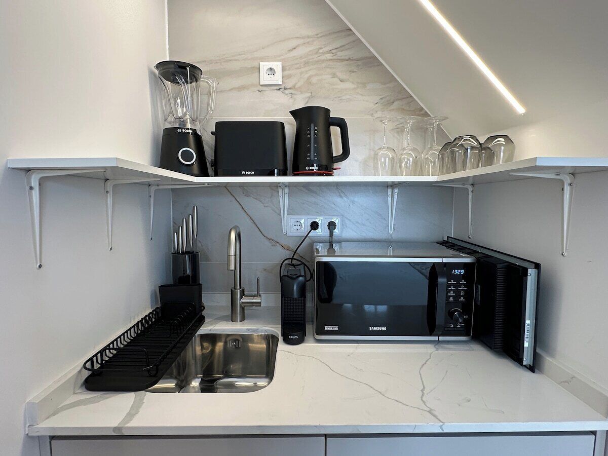 موقد طهي مسطح، محمصة خبز، مستلزمات طهي/أطباق/أوعية