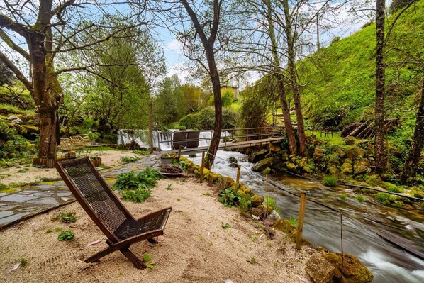 Property grounds - Riverfront Retreat with Exclusive Waterfall Views (Baião)