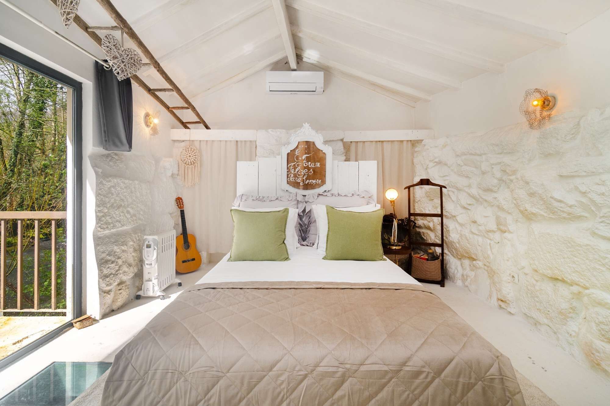 1 habitación, tabla de planchar con plancha, wifi y ropa de cama 