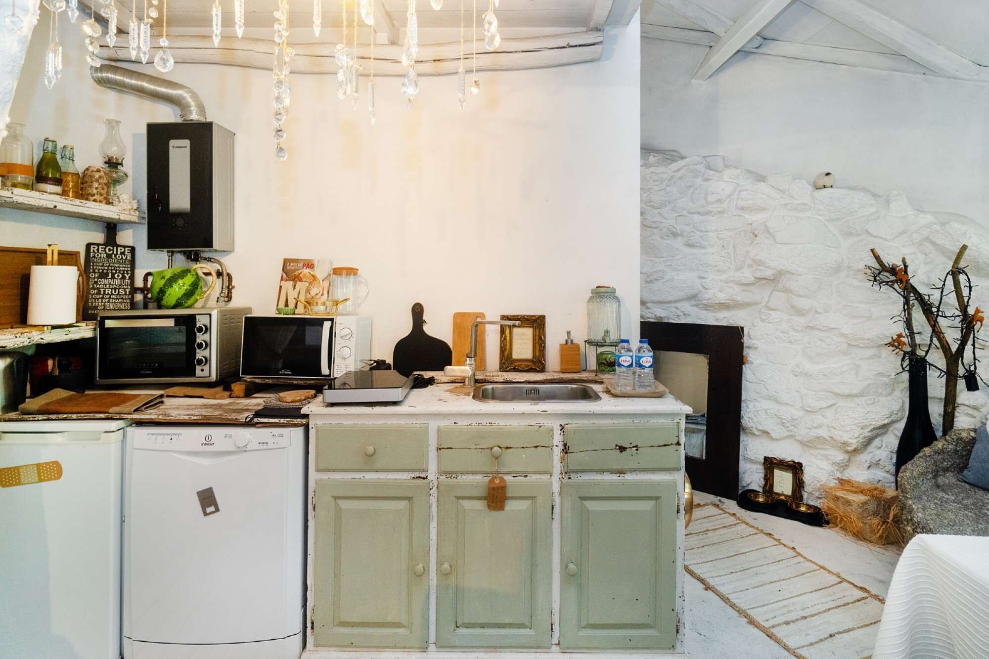 Micro-ondes, four, plaque de cuisson, lave-vaisselle