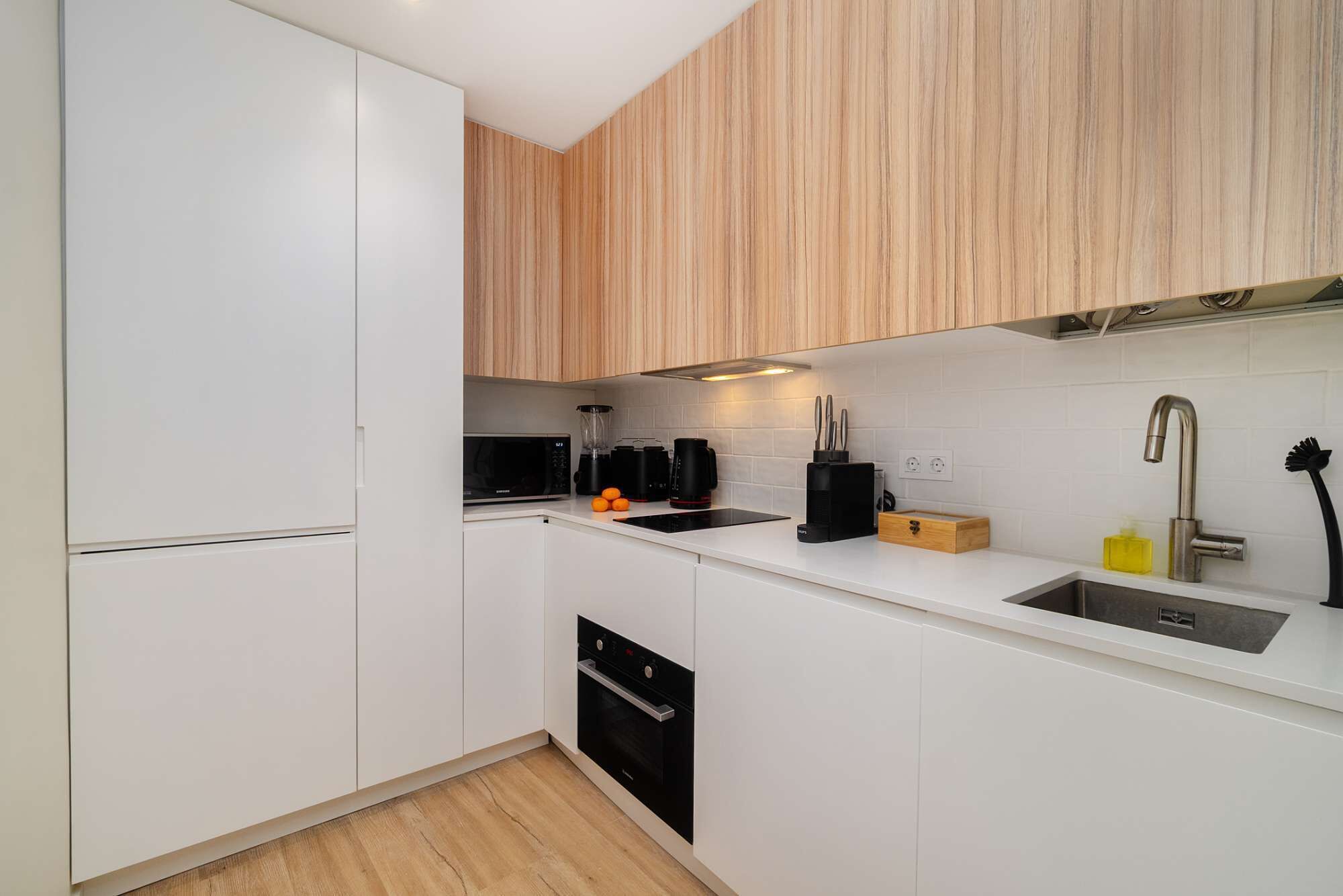 Refrigerador, microondas, horno y parrilla de estufa 