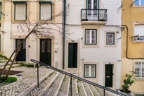 Exterior detail - Modern Flat in Bica’s Historic Charm (Lisbon)