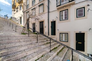 Exterior - Modern Flat in Bica’s Historic Charm (Lisbon)