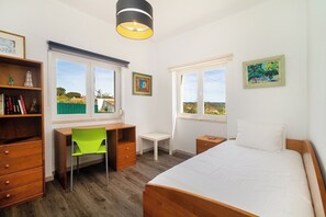3 chambres, fer et planche à repasser, Wi-Fi, literie fournie