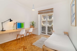 3 chambres, fer et planche à repasser, Wi-Fi, draps fournis