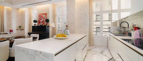 Fridge, microwave, oven, stovetop