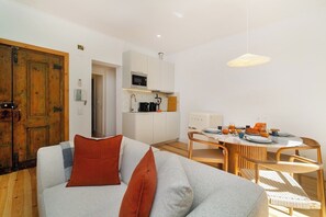 TV - Central Lisbon Hideaway in Lively Rua da Rosa (Lisbon)