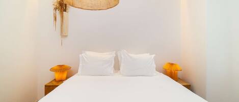 1 habitación, tabla de planchar con plancha, cuna de viaje y wifi