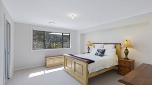 4 bedrooms, Internet, bed sheets - Copa Escape - Walk to the beach (COPACABANA)