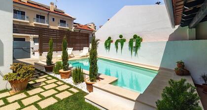 Sunny Oeiras Stay with Private Pool