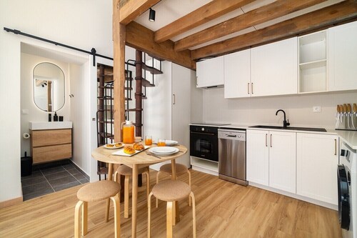 Sunny Studio Stay in Central Oeiras