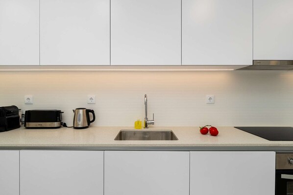 Fridge, microwave, oven, stovetop