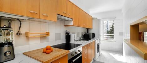 Fridge, microwave, oven, stovetop