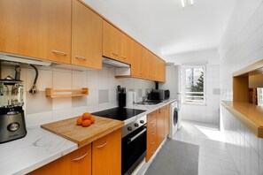 Frigorífic, microones, forn i placa de cuina