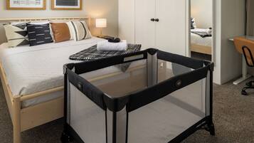 4 bedrooms, iron/ironing board, WiFi, bed sheets