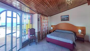 6 camere, culla da viaggio, Wi-Fi gratuito