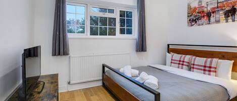 Family House, Patio | Bed sheets