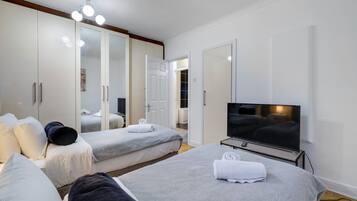 Family House, Patio | Bed sheets